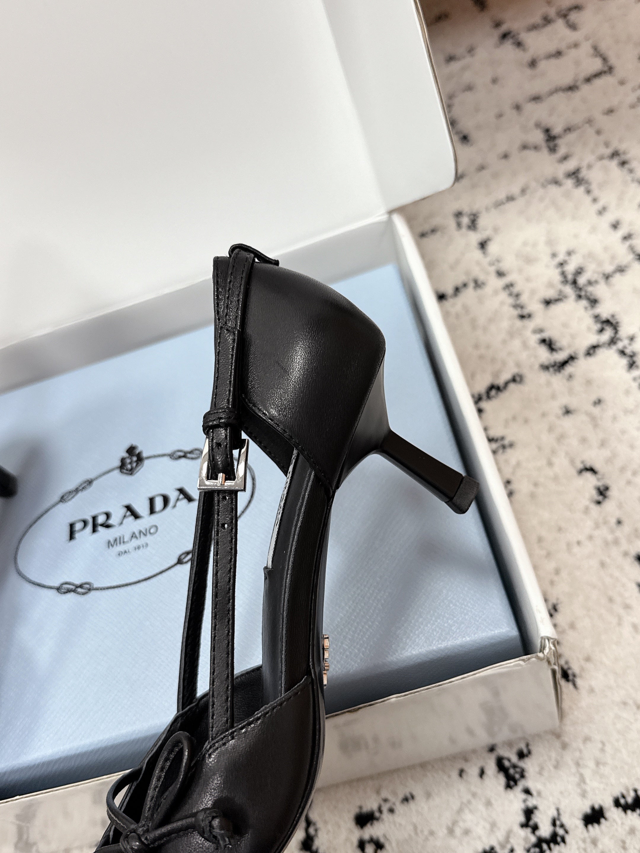 PRADA 26S POINTED-TOE HIGH HEELS 55MM IN BLACK CALFSKIN WITH BOW