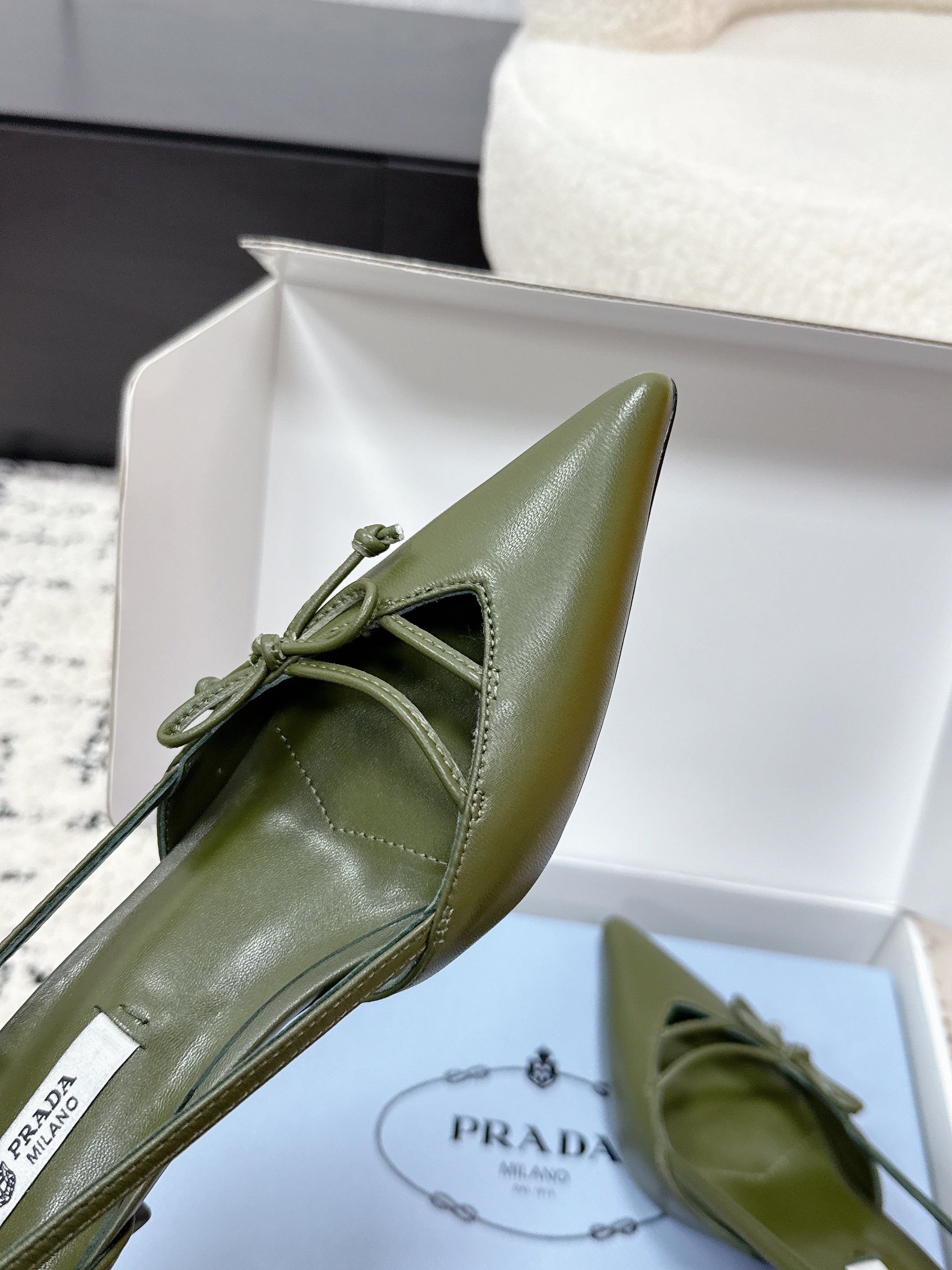PRADA 26S POINTED-TOE HIGH HEELS 55MM IN DARK OLIVE GREEN CALFSKIN WITH BOW