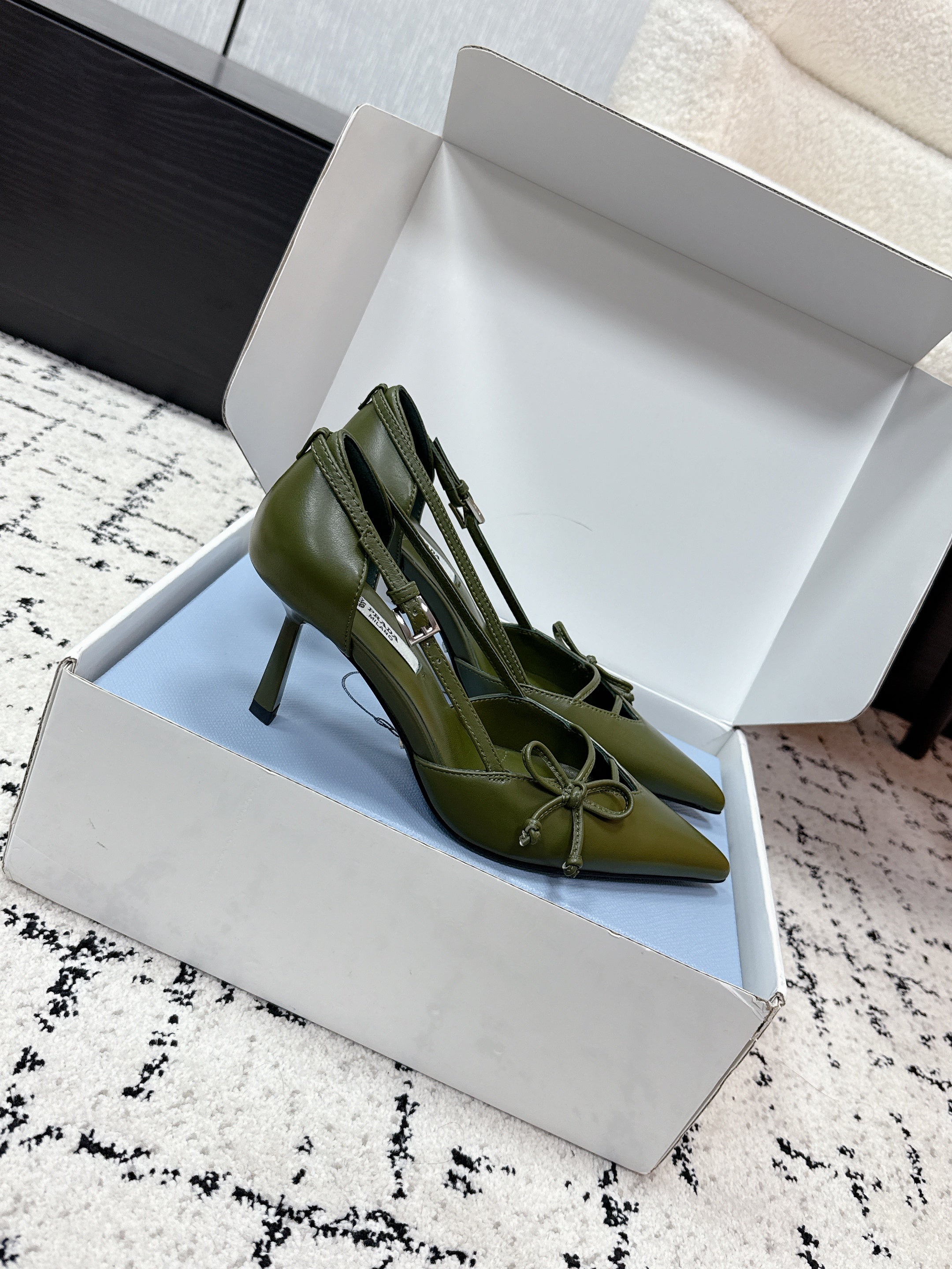 PRADA 26S POINTED-TOE HIGH HEELS 75MM IN DARK OLIVE GREEN CALFSKIN WITH BOW