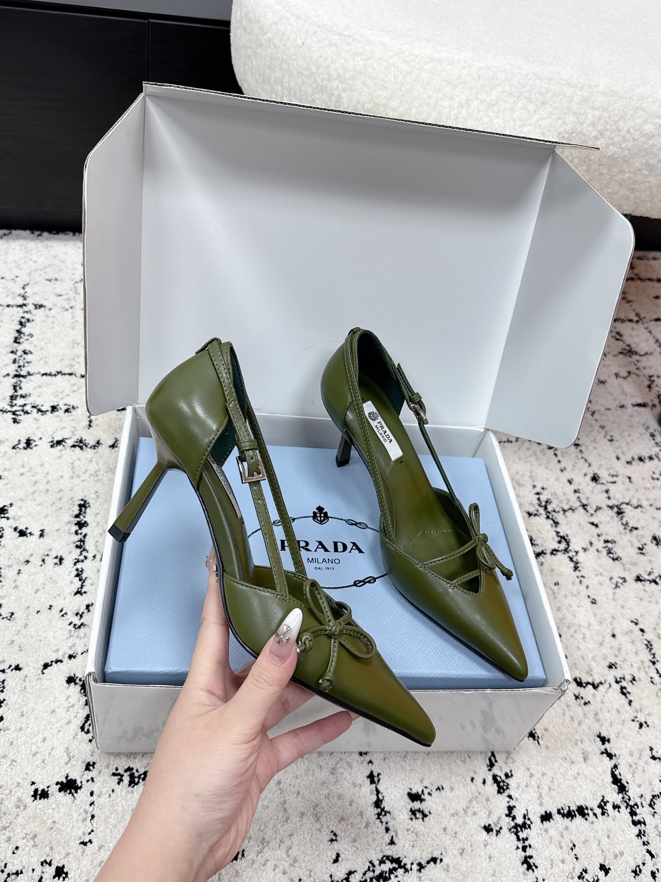 PRADA 26S POINTED-TOE HIGH HEELS 75MM IN DARK OLIVE GREEN CALFSKIN WITH BOW