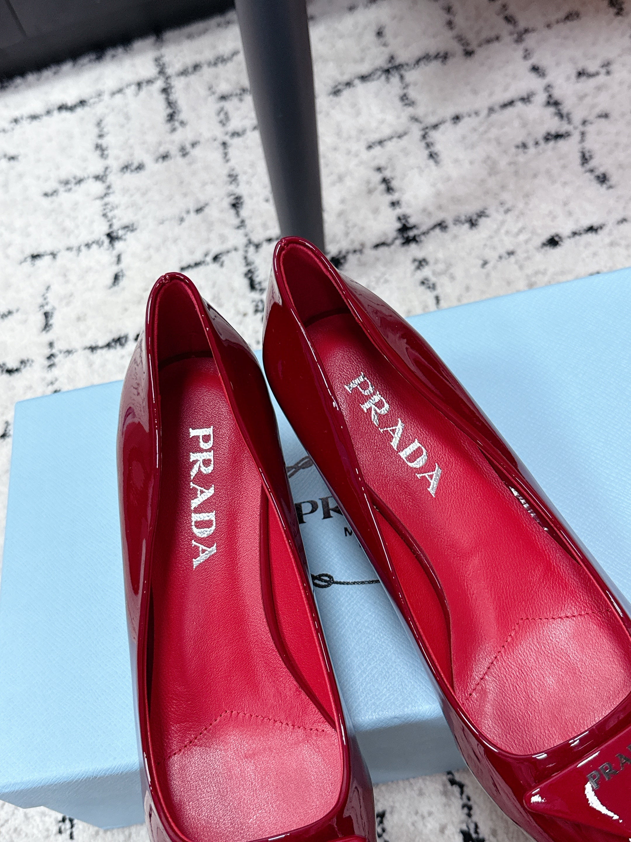 PRADA 26S POINTED-TOE HIGH HEELS 60MM IN DARK RED PATENT CALFSKIN WITH LOGO