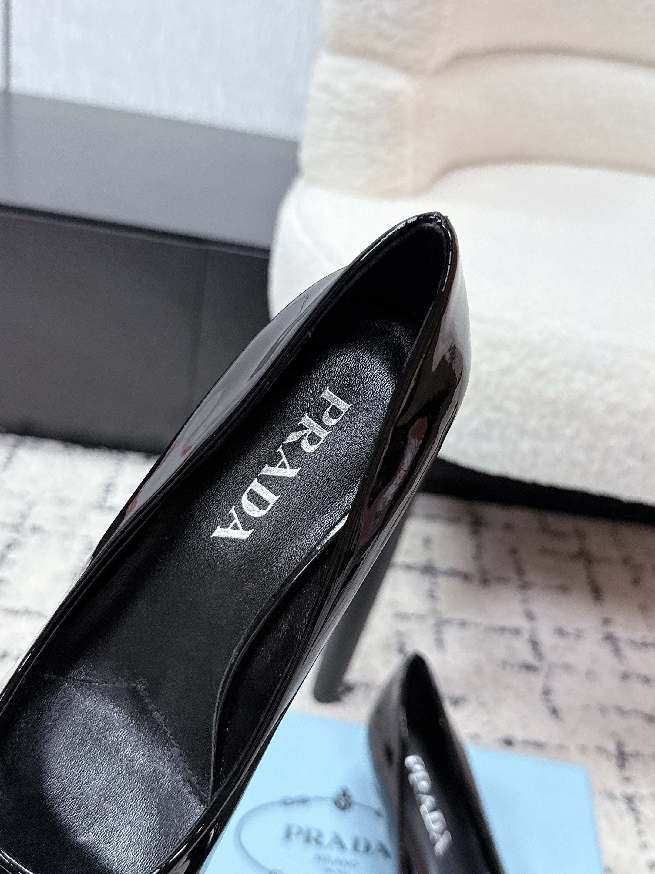 PRADA 26S POINTED-TOE HIGH HEELS 60MM IN BLACK PATENT CALFSKIN WITH LOGO
