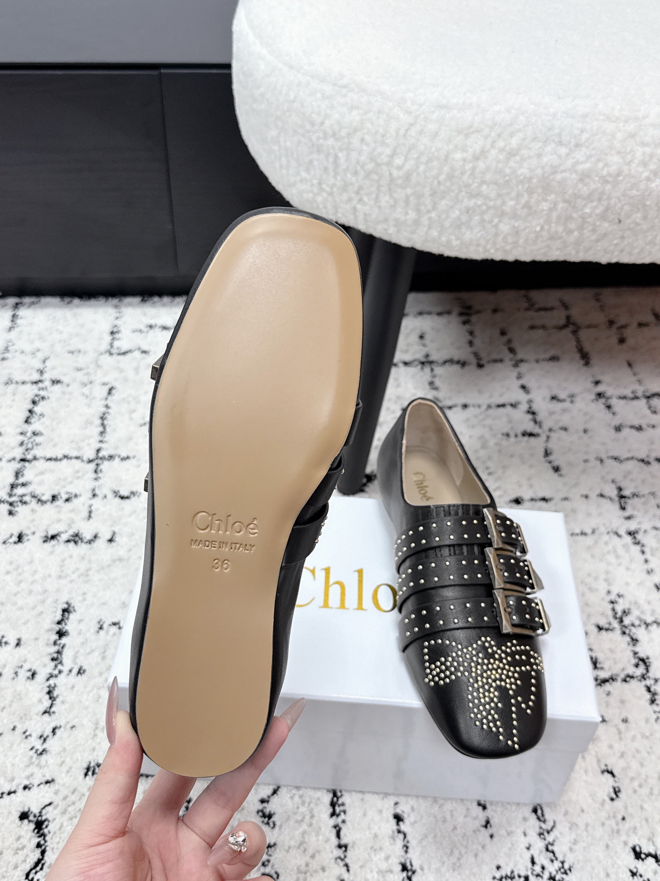 CHLOÉ 26S FLAT SHOES IN BLACK CALFSKIN WITH METAL STUDS