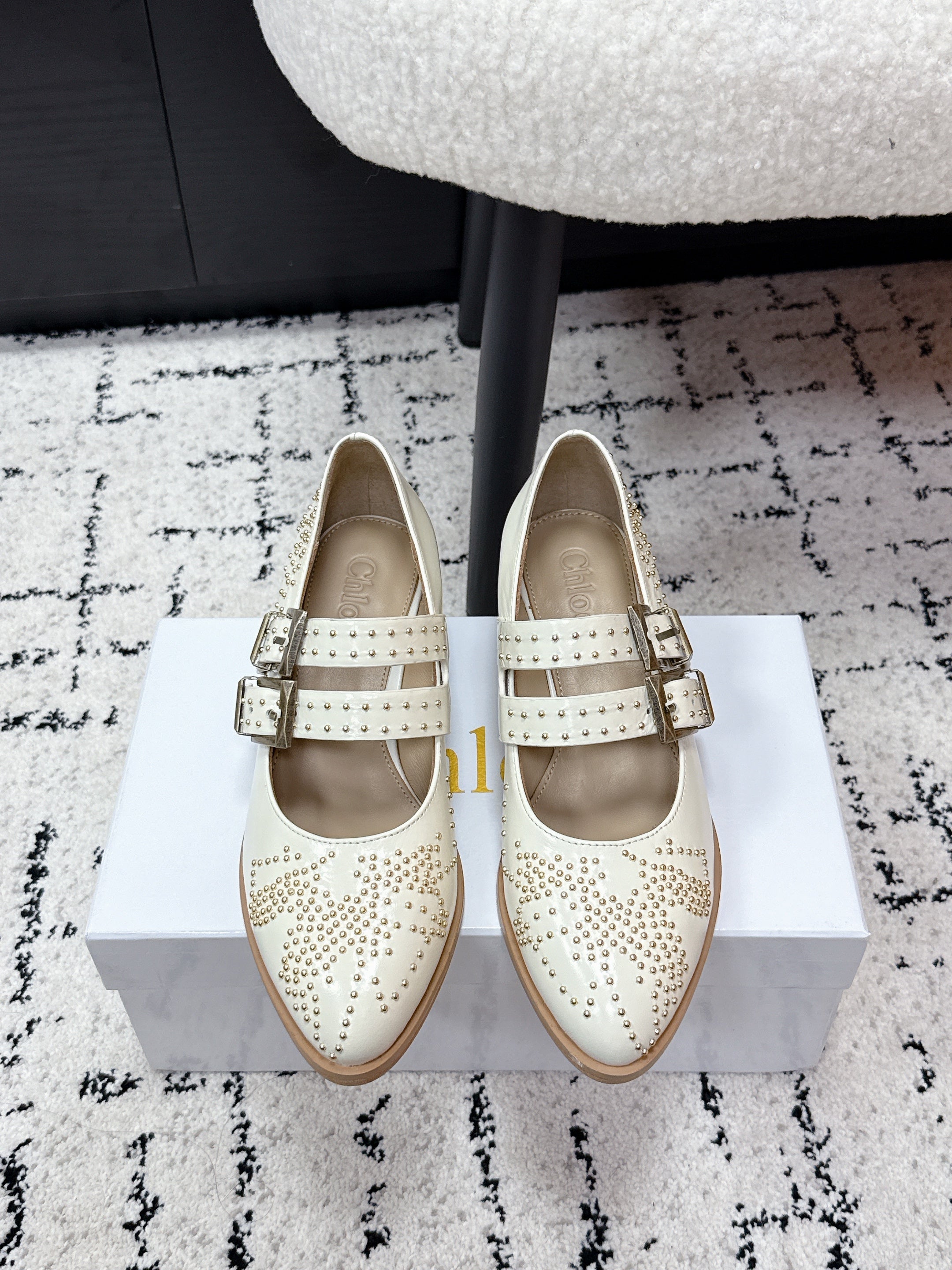 CHLOÉ 26S METAL STUD SHOES IN CREAM WHITE CALFSKIN