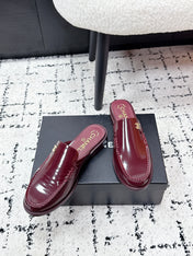 CHANEL 26S MULE LOAFERS IN BURGUNDY RED PATENT CALFSKIN WITH CC LOGO