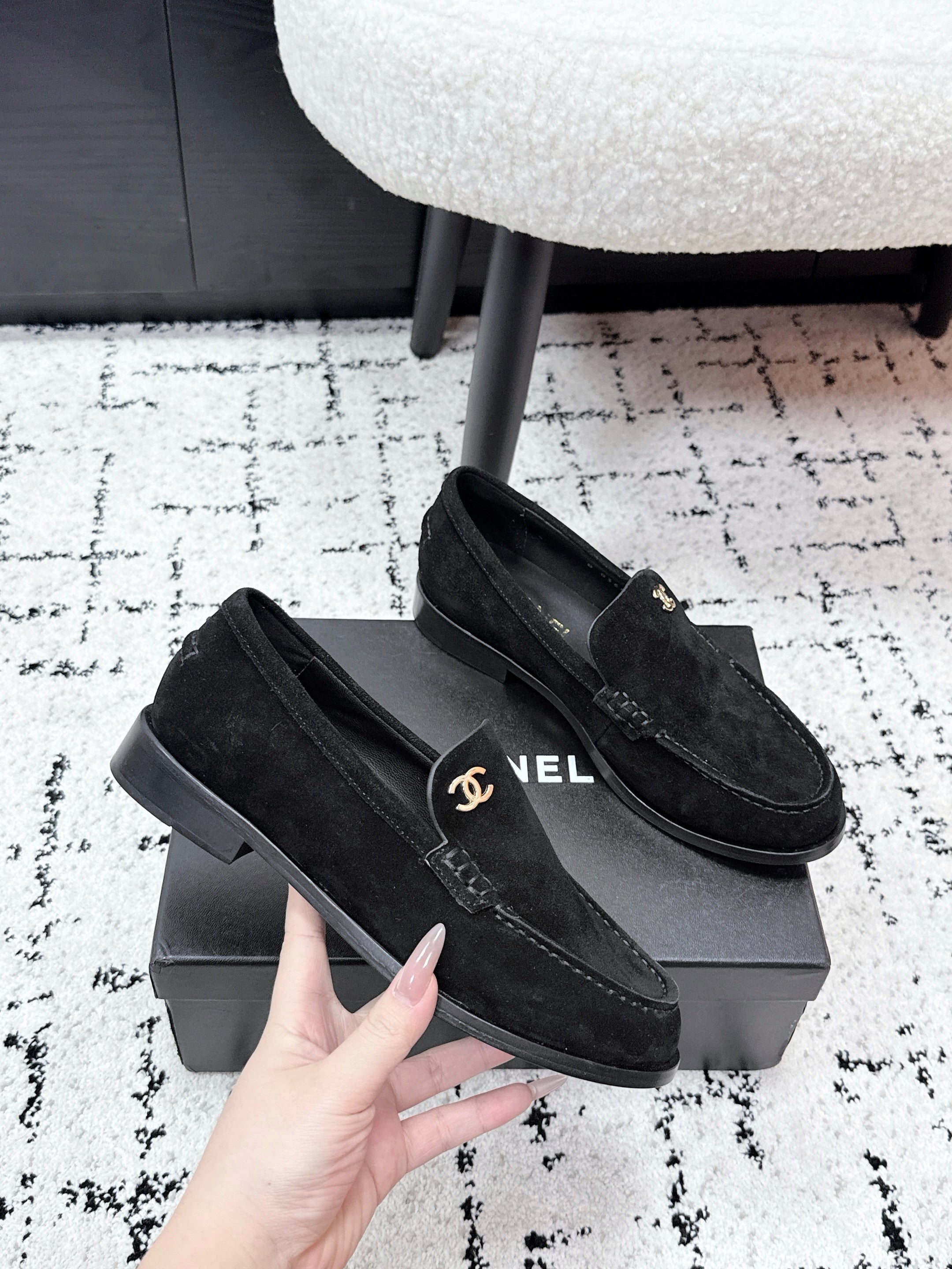 CHANEL 26S LOAFERS IN BLACK SUEDE WITH CC LOGO