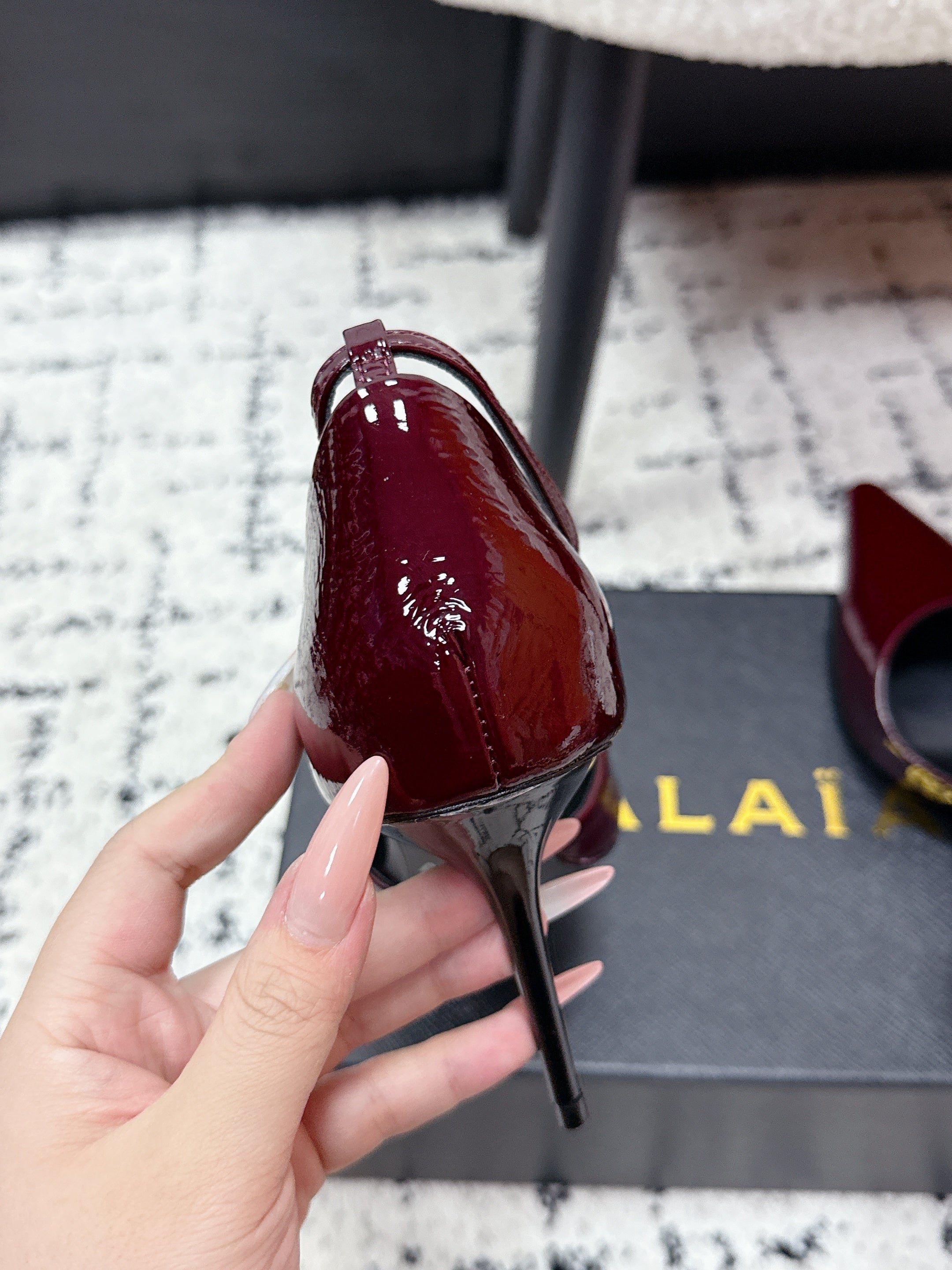 ALAIA 26S POINTED-TOE HEELS 90 MM IN DARK RED PATENT CALFSKIN
