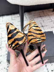 ALAIA 26S POINTED-TOE HEELS 90 MM IN TIGER PRINT PONY HAIR