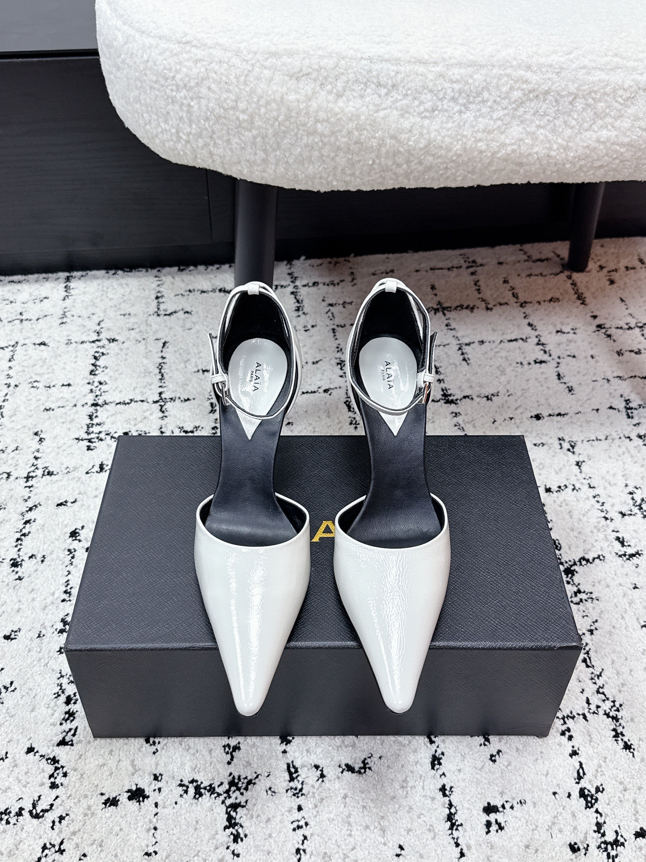 ALAIA 26S POINTED-TOE HEELS 90 MM IN WHITE PATENT CALFSKIN