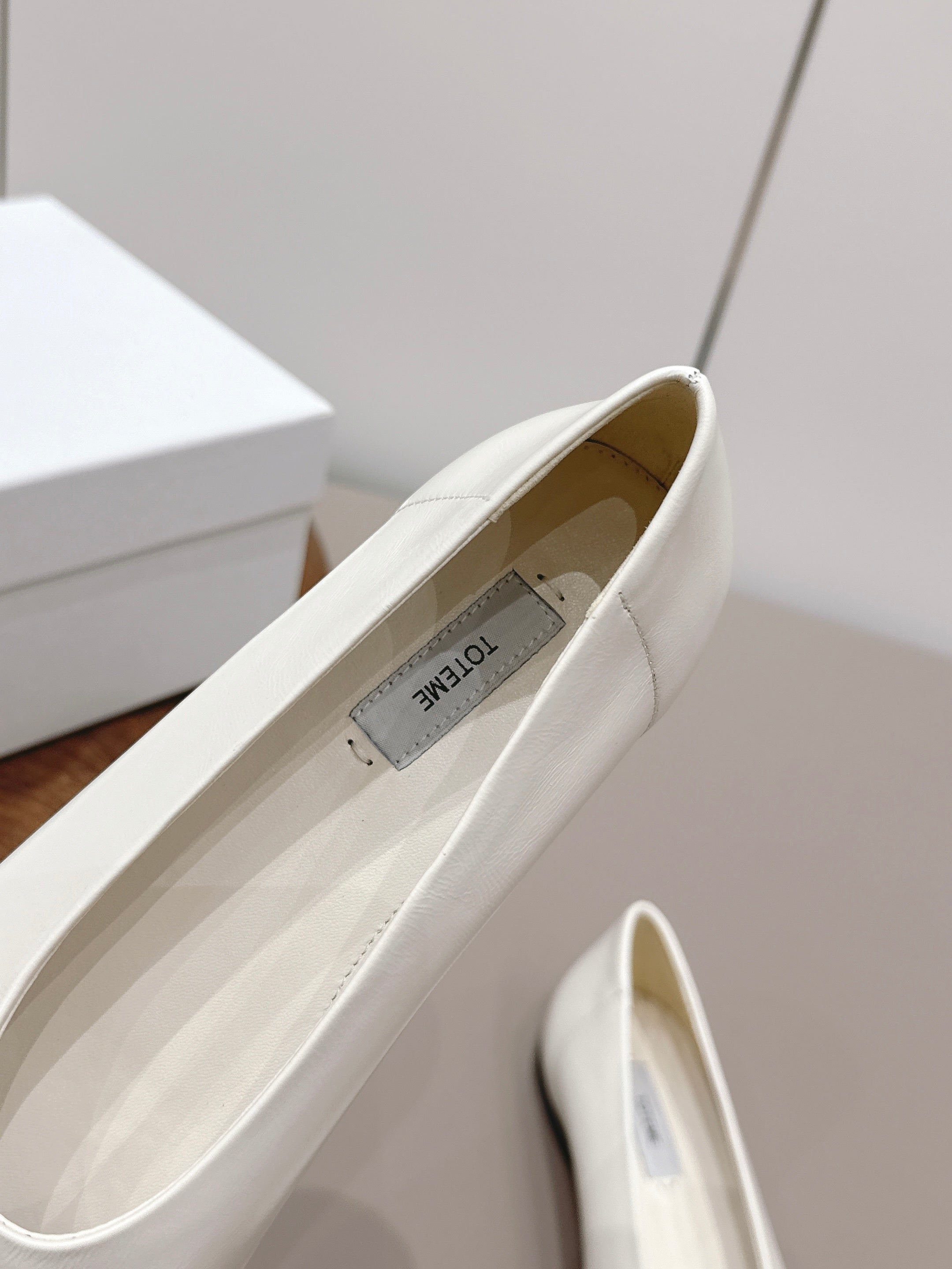 THE ROW 26S BALLET FLATS IN WHITE CALFSKIN