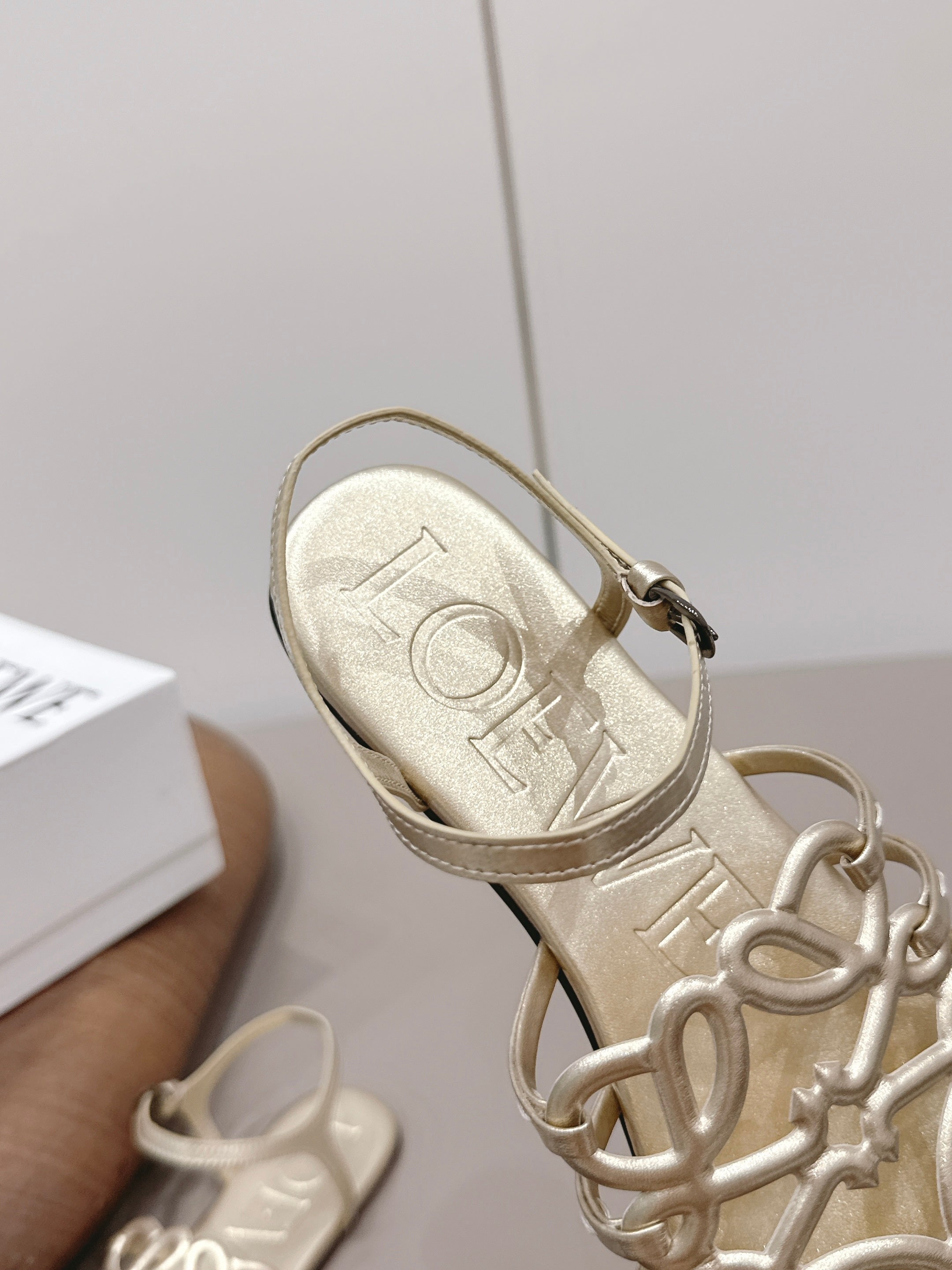 LOEWE 26S SQUARE TOE SANDALS IN GOLD CALFSKIN LOGO