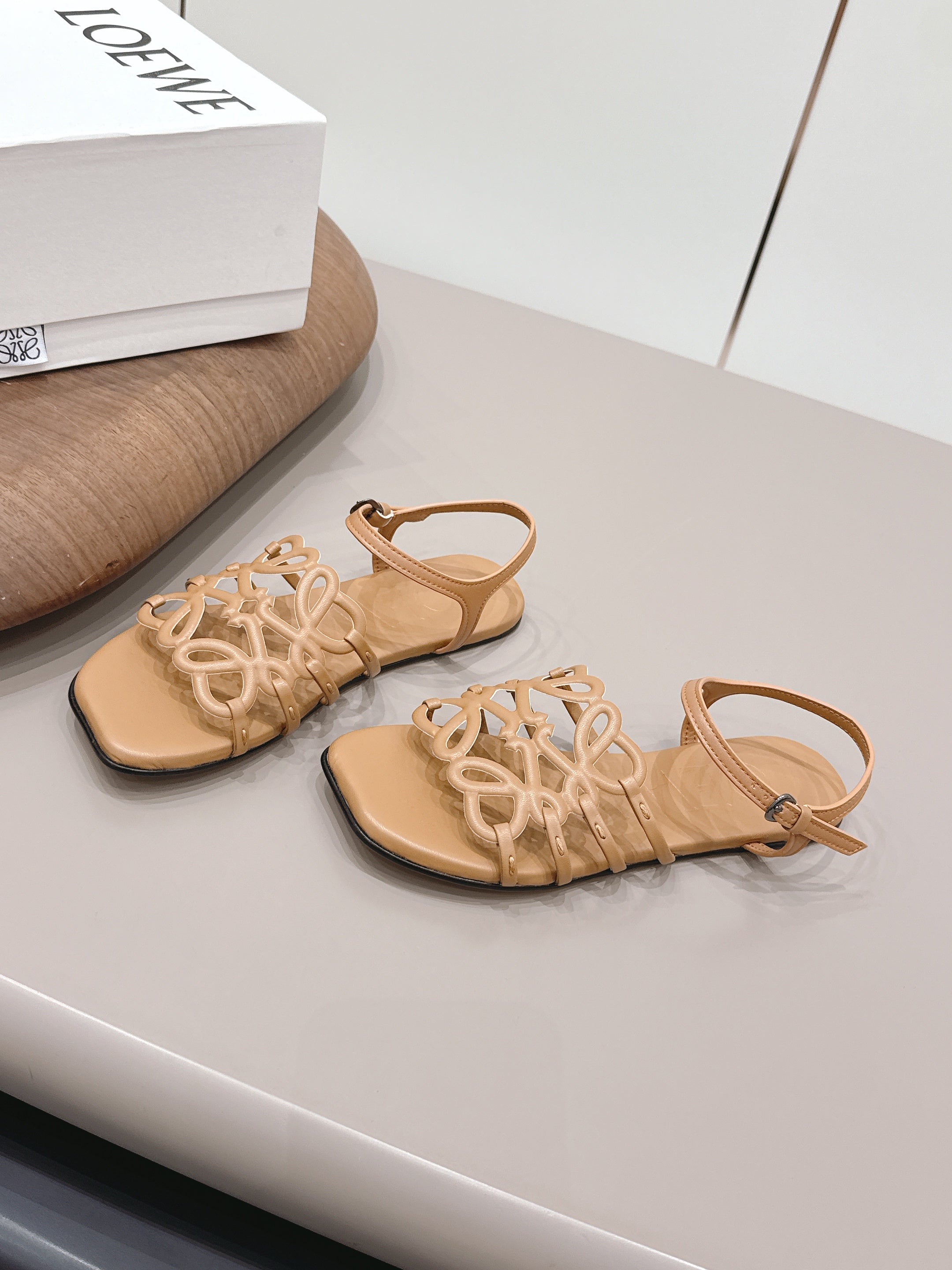 LOEWE 26S SQUARE TOE SANDALS IN LIGHT BROWN CALFSKIN LOGO