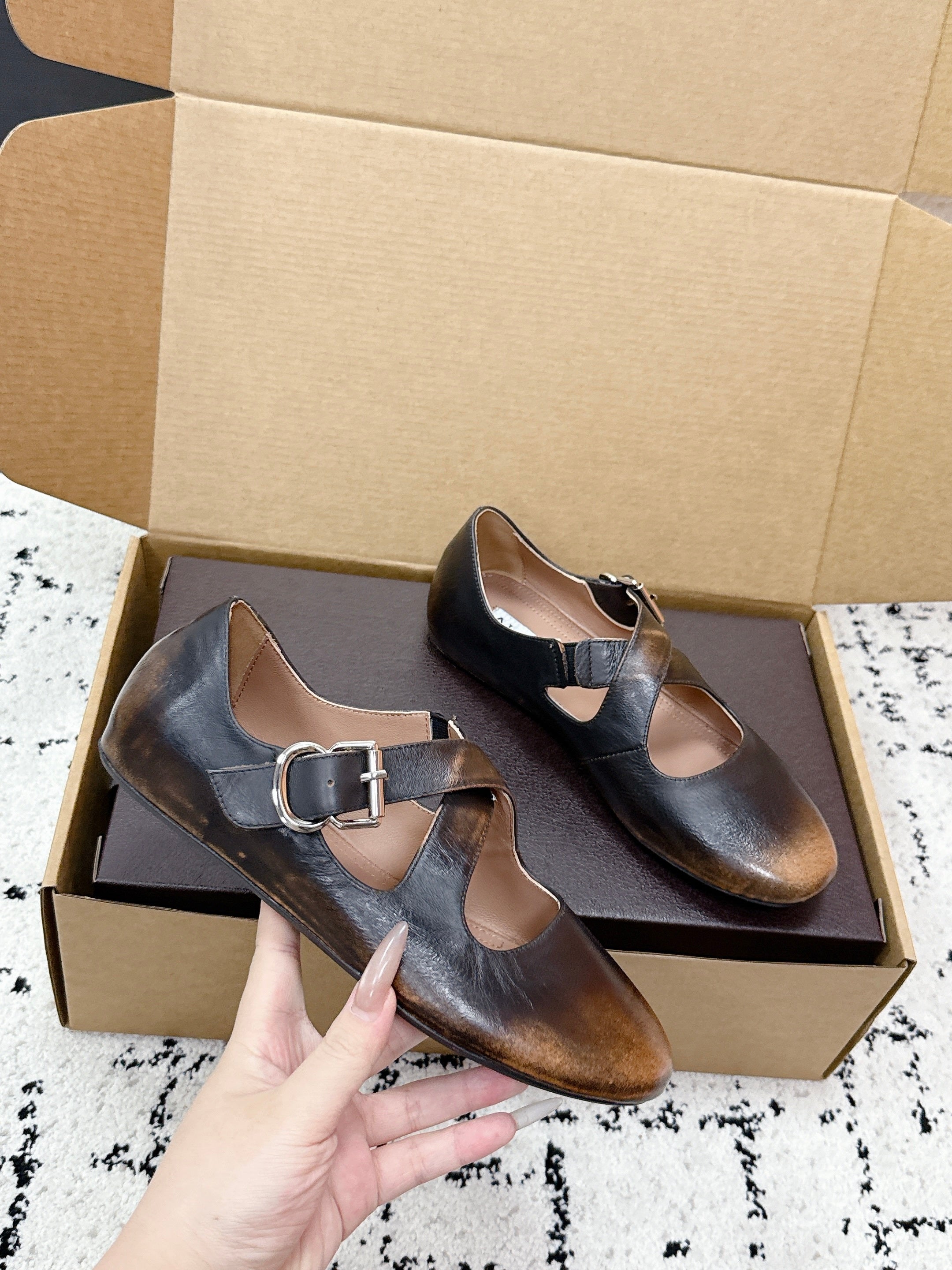 ALAIA 26S CROSS-STRAP BALLET FLATS IN MOTTLED DARK BROWN LAMBSKIN