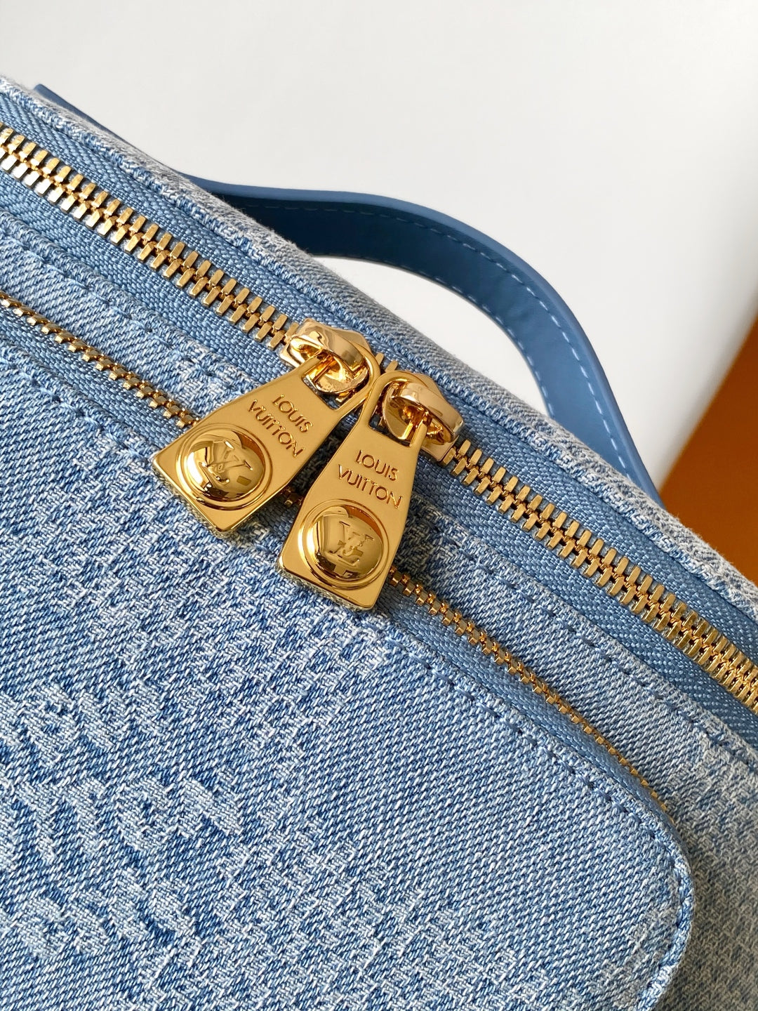 LV 25S RUSH BUMBAG 30 IN BLUE CANVAS DAMIER DENIM