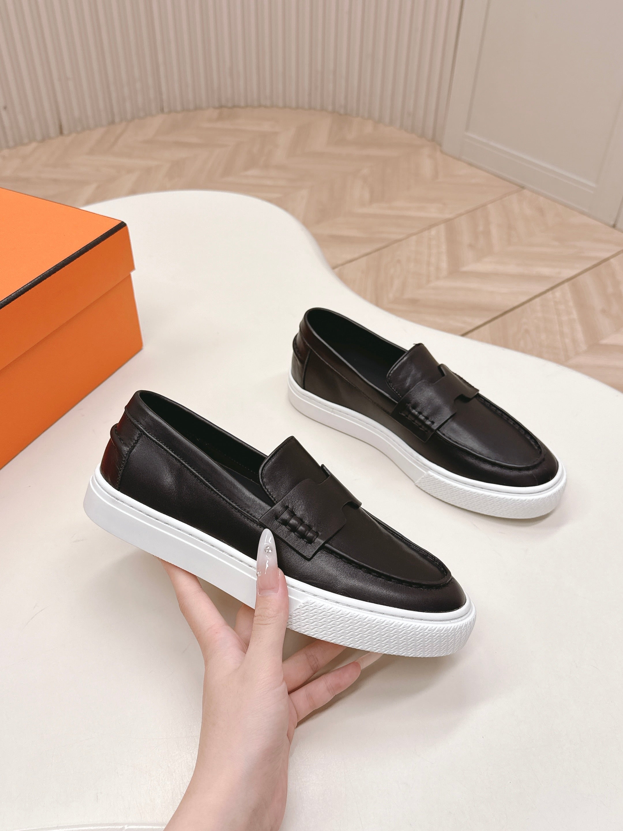 HM 25S SLIP-ON IN BLACK LAMBSKIN