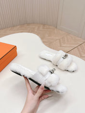HM 25S ORAN SANDAL IN WHITE SHEARLING WITH SILVER HARDWARE