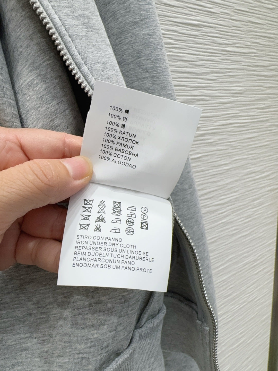 PRADA 26S SUIT 676