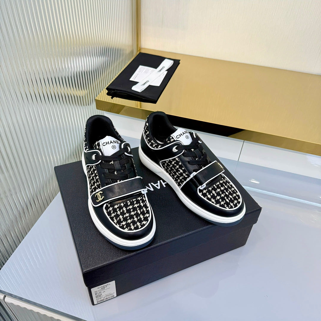 CHANEL 26S SNEAKERS IN BLACK MIX WHITE TWEED AND CALFSKIN