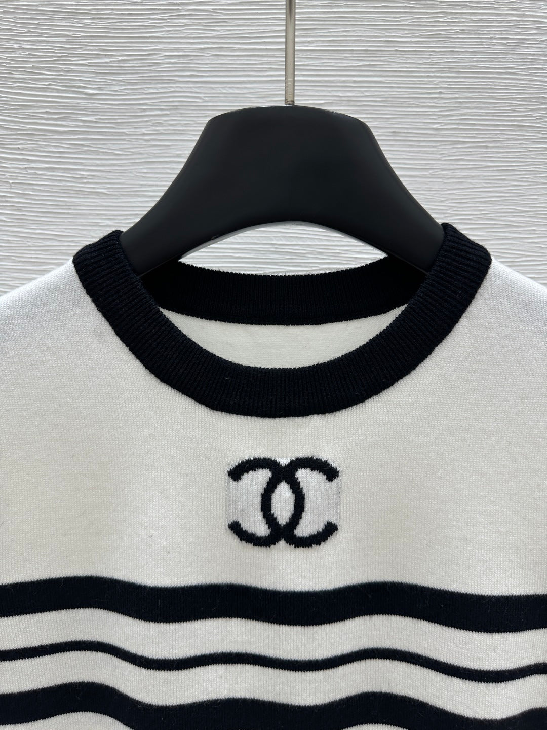 CHANEL SHORT-SLEEVE KNIT TOP STRIPED