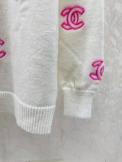 CHANEL 25S LONG-SLEEVE ROUND-NECK SWEATER 526