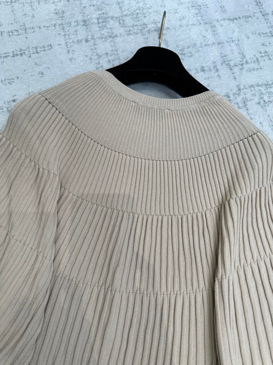 MIUMIU 26S PLEATED SHORT-SLEEVED SWEATER STYLE 1109