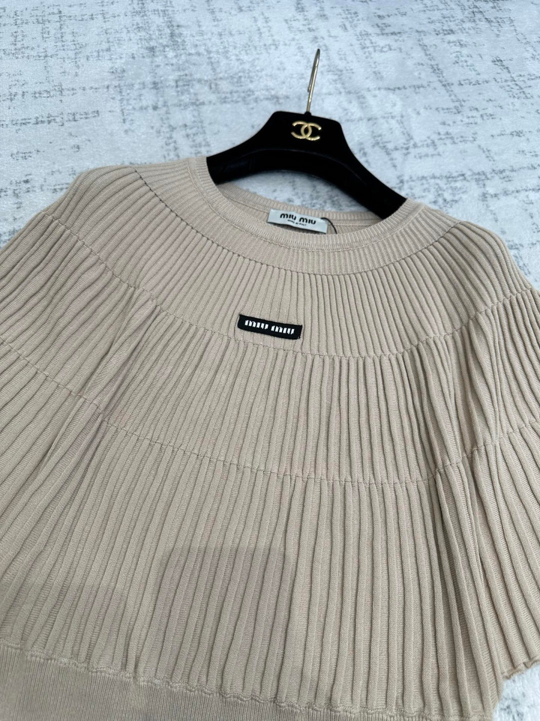 MIUMIU 26S PLEATED SHORT-SLEEVED SWEATER STYLE 1109