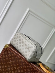 DOPP KIT 28 IN LIGHT GREY MONOGRAM SHADOW CALFSKIN