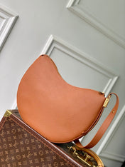 LOW KEY COOKIE MM 32 IN COGNAC BROWN CALFSKIN GOLD HARDWARE