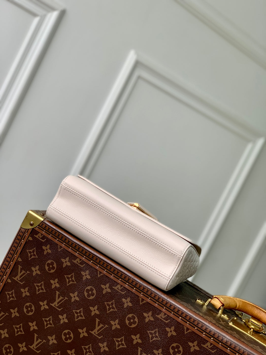 TWIST SLIM 19 IN LIGHT PINK TAURILLON CALFSKIN GOLD HARDWARE