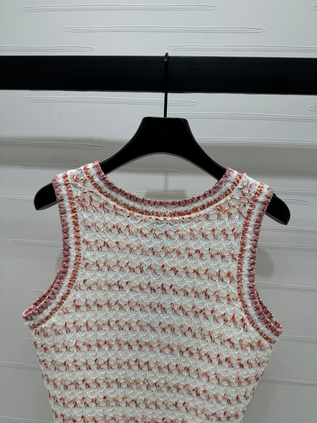 CHANEL 25S ROUND NECK KNITTED VEST WITH PEARL TAG 264029