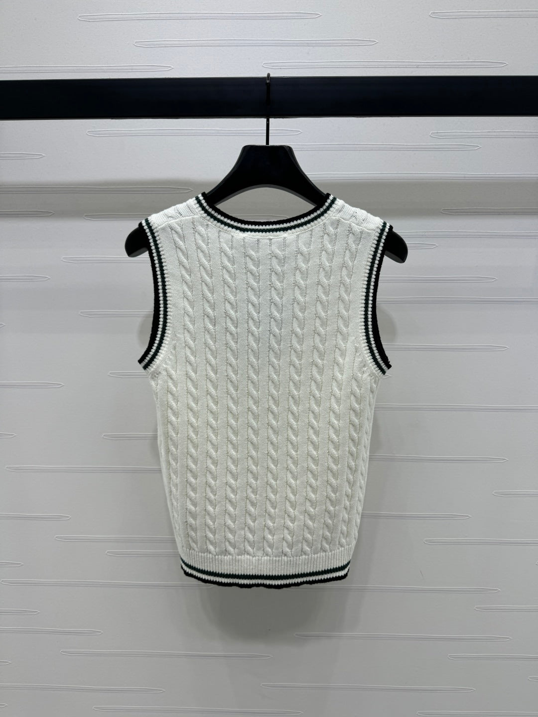 DIOR KNITTED V-NECK SLEEVELESS VEST WHITE 274923