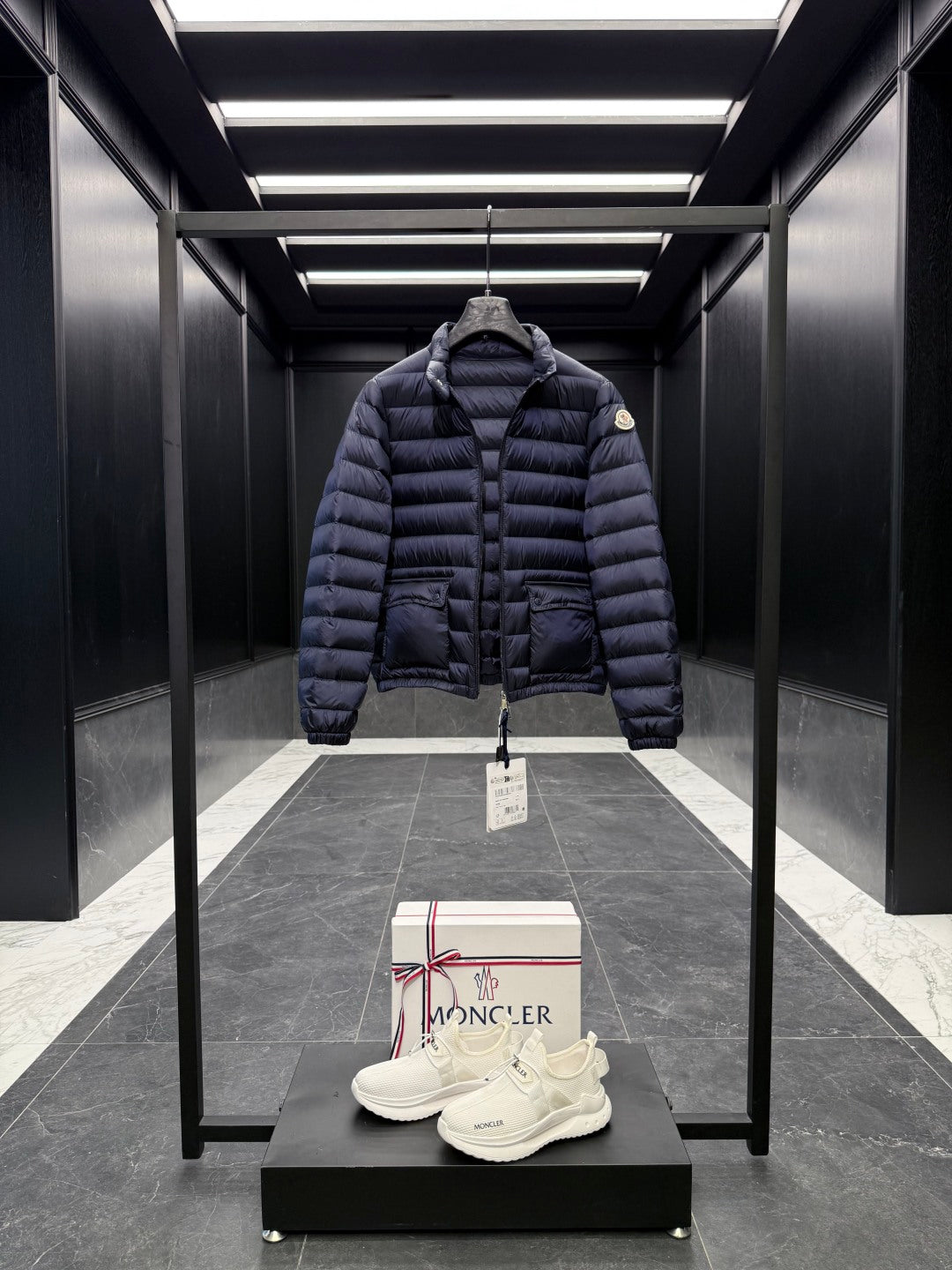 MONCLER 25S JACKET IN NAVY 022