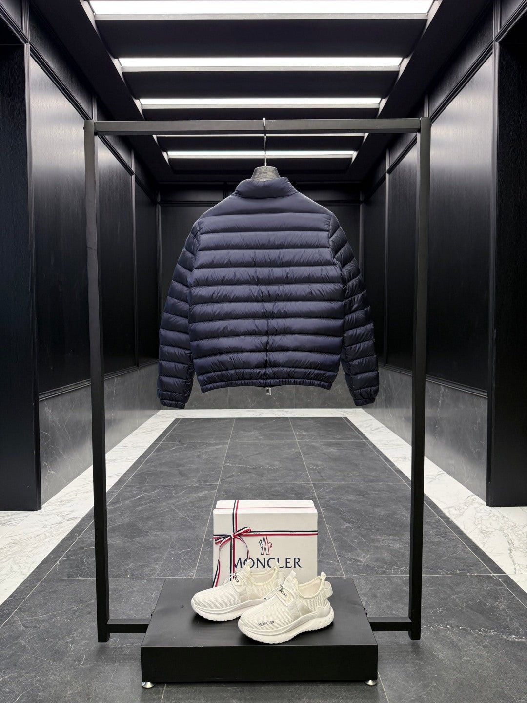 MONCLER 25S JACKET IN NAVY 022