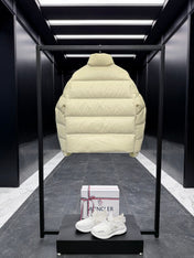 MONCLER 25S SHORT DOWN JACKET 215