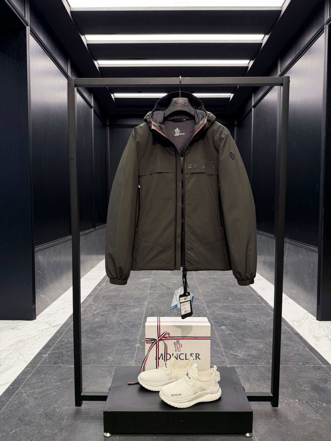 MONCLER 25S HOODED SKI JACKET 385