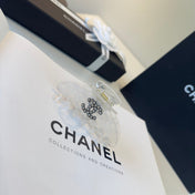 CHANEL 26S HAIR CLIP IN WHITE ACRYLIC 503142