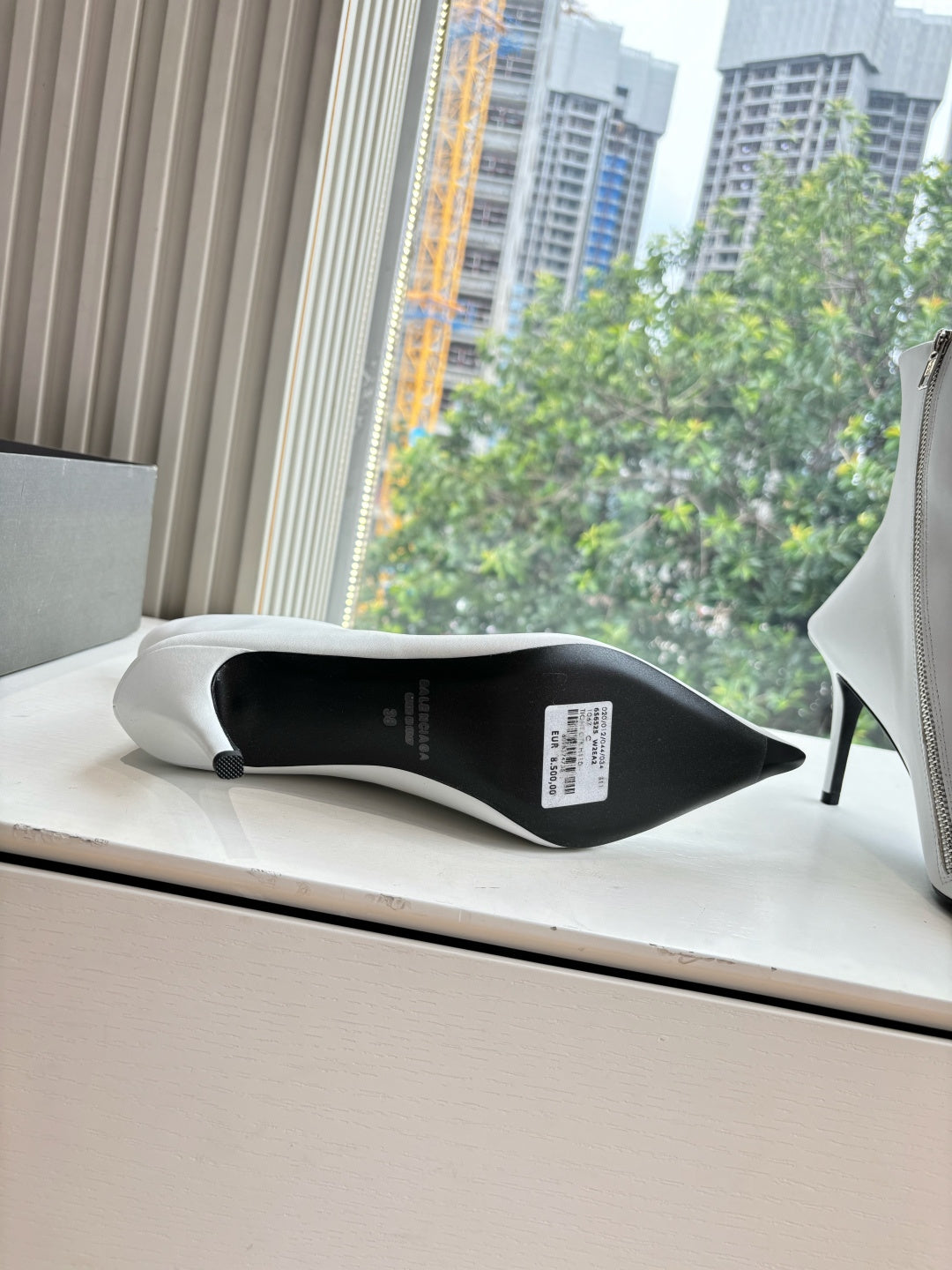 BALENCIAGA 25S ANKLE BOOTS WITH ZIPPER IN WHITE COW LEATHER