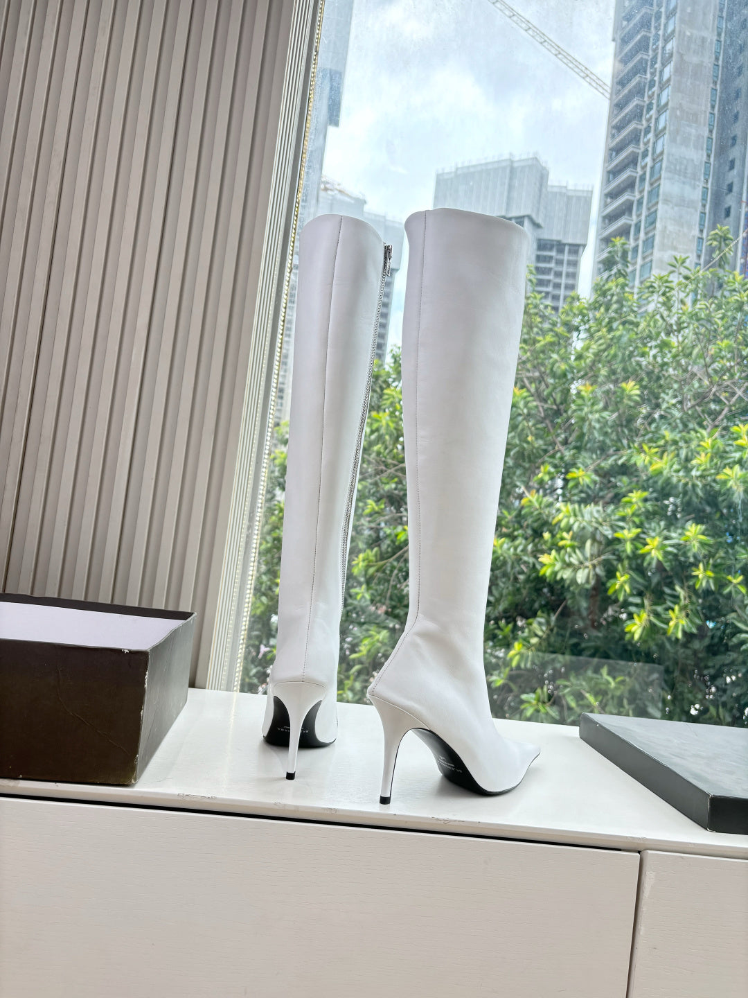 BALENCIAGA 25S HIGH BOOTS WITH ZIPPER IN WHITE COW LEATHER