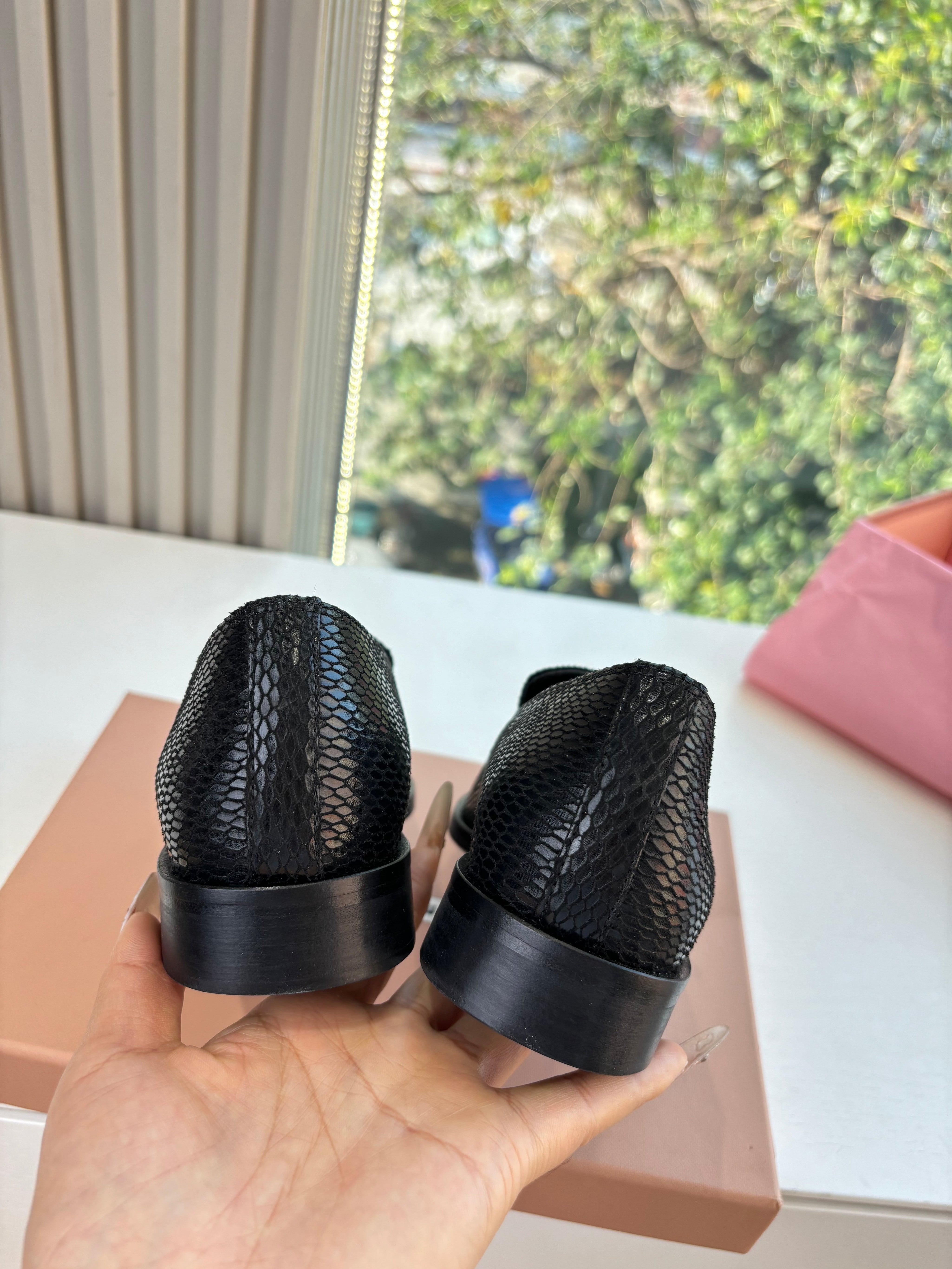 MIUMIU 26S LOAFERS IN BLACK SNAKE EMBOSSED CALFSKIN