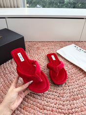 ALAIA 26S THONG SANDALS IN RED VELVET