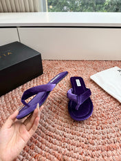 ALAIA 26S THONG SANDALS IN DARK PURPLE VELVET