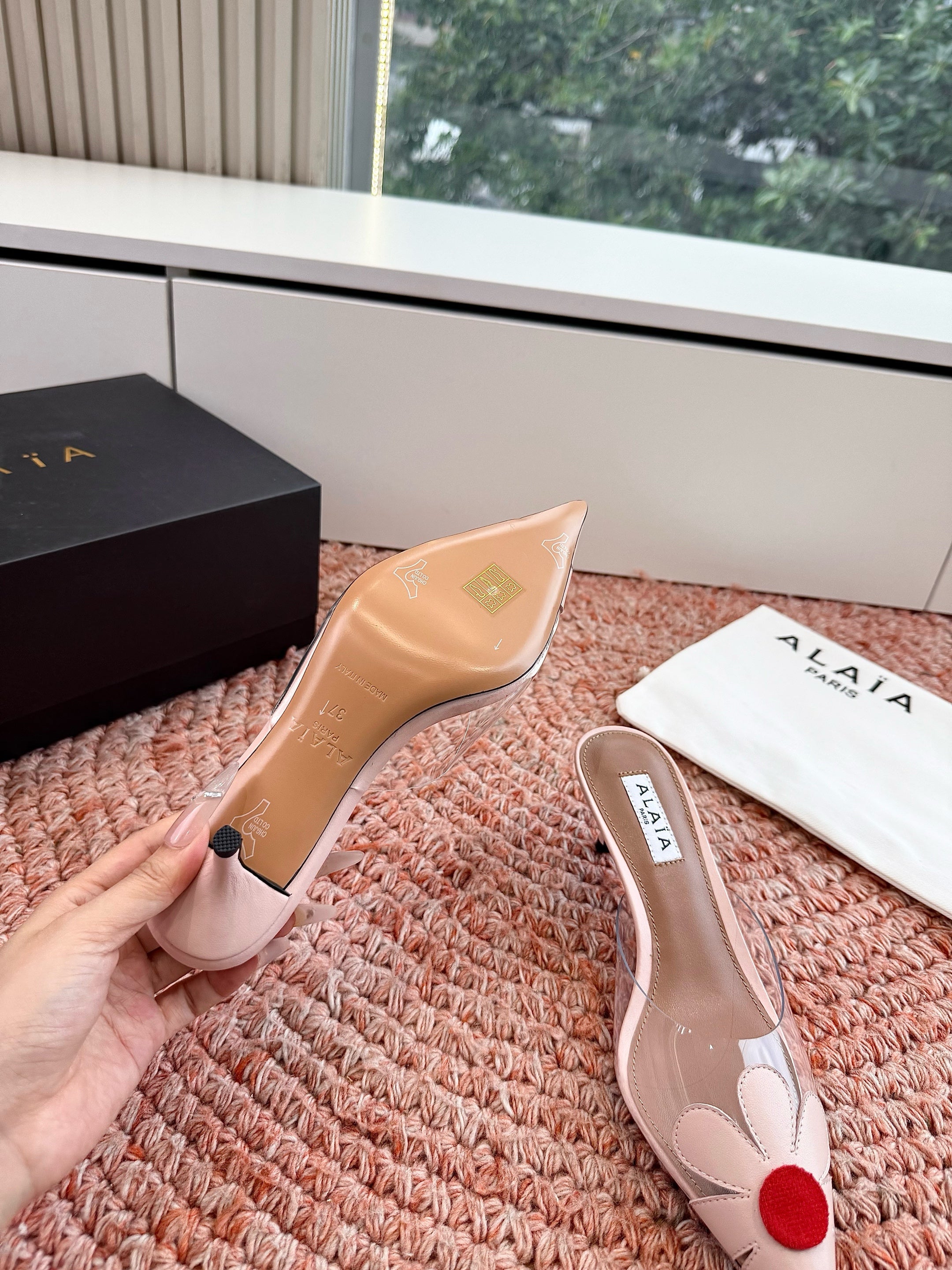 ALAIA 26S POINTED-TOE MULE HEELS IN NUDE PINK LAMBSKIN AND TRANSPARENT PVC