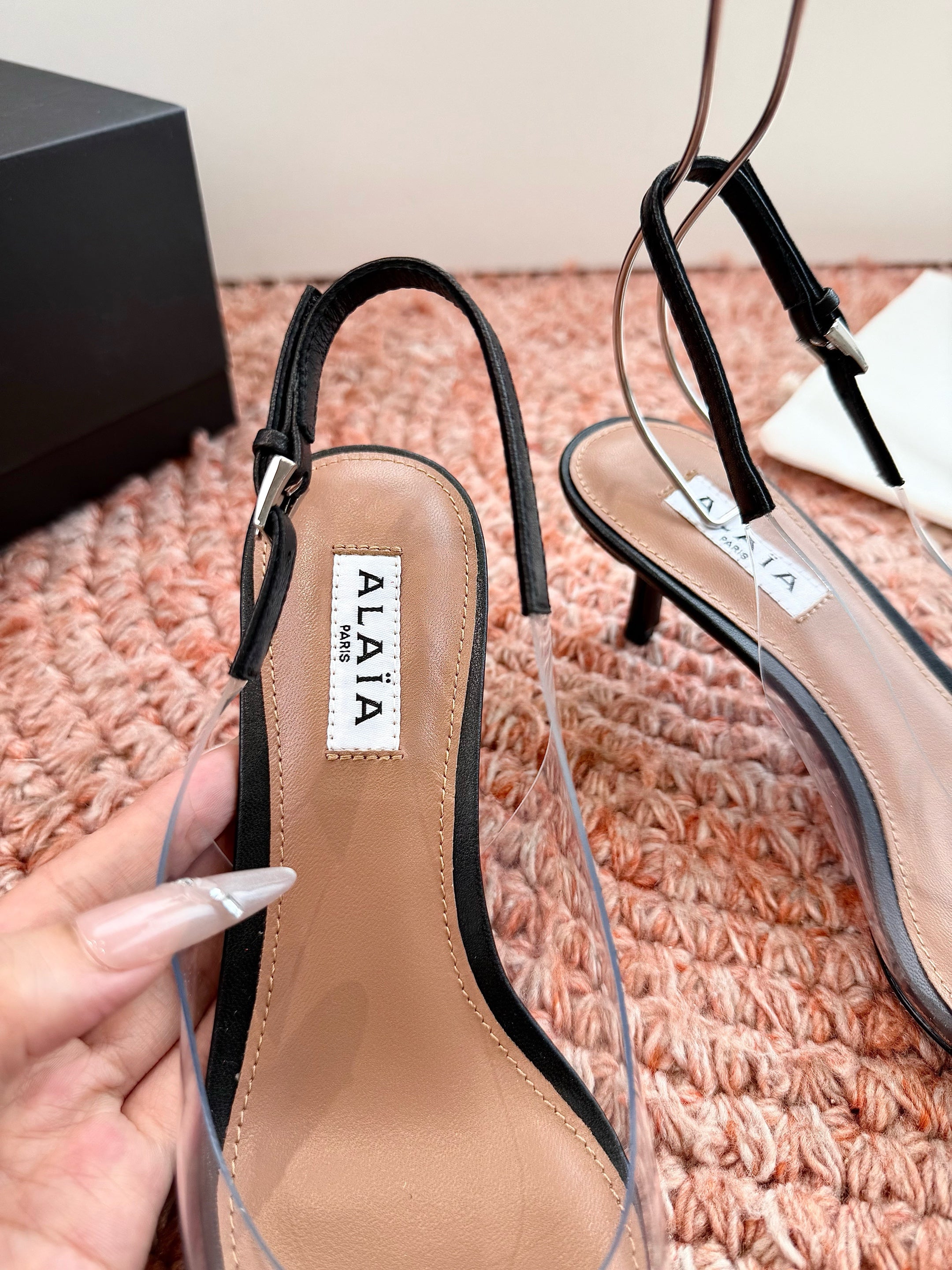 ALAIA 26S POINTED-TOE SLINGBACK HEELS IN BLACK LAMBSKIN AND TRANSPARENT PVC