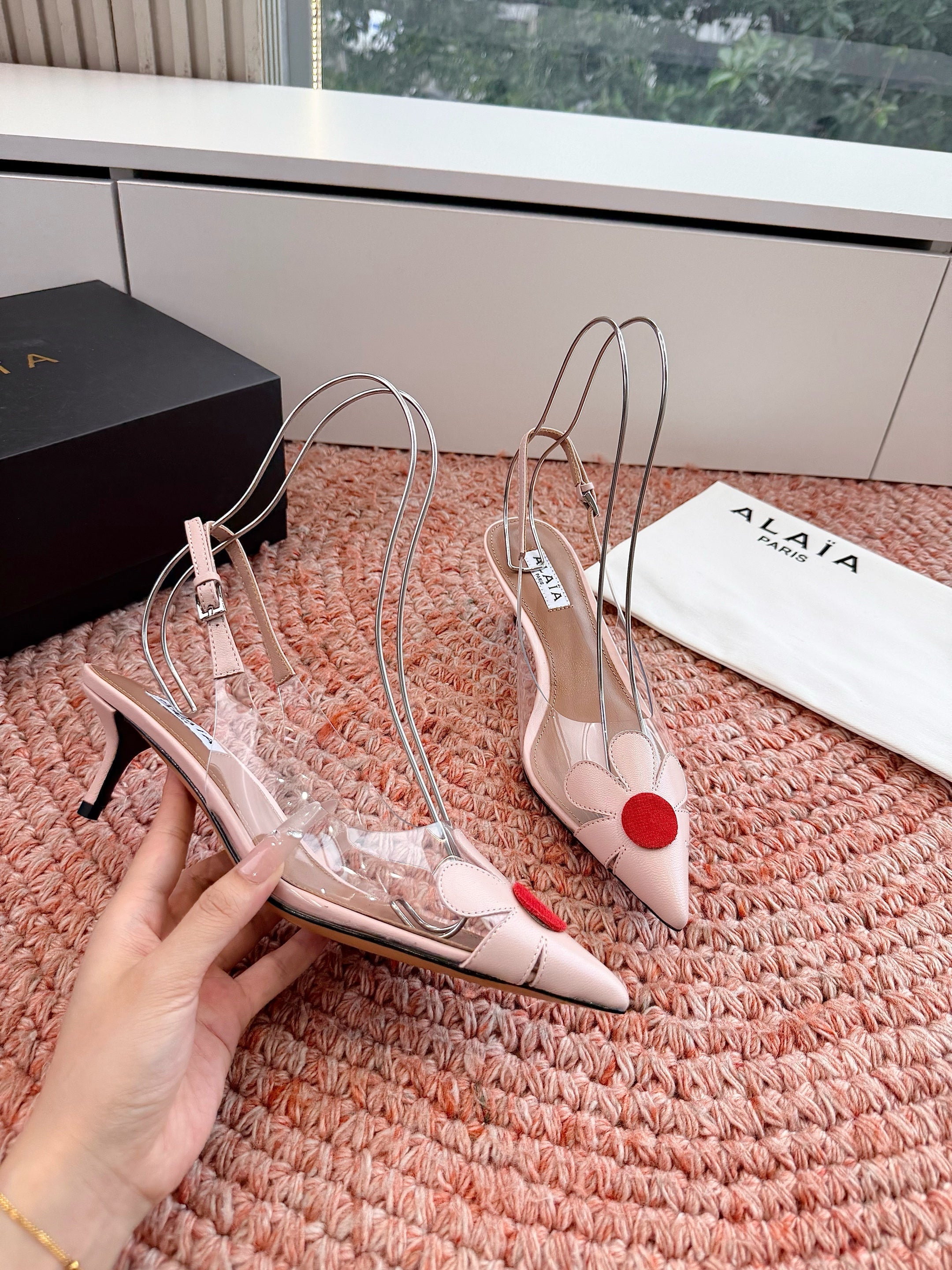ALAIA 26S POINTED-TOE SLINGBACK HEELS IN NUDE PINK LAMBSKIN AND TRANSPARENT PVC