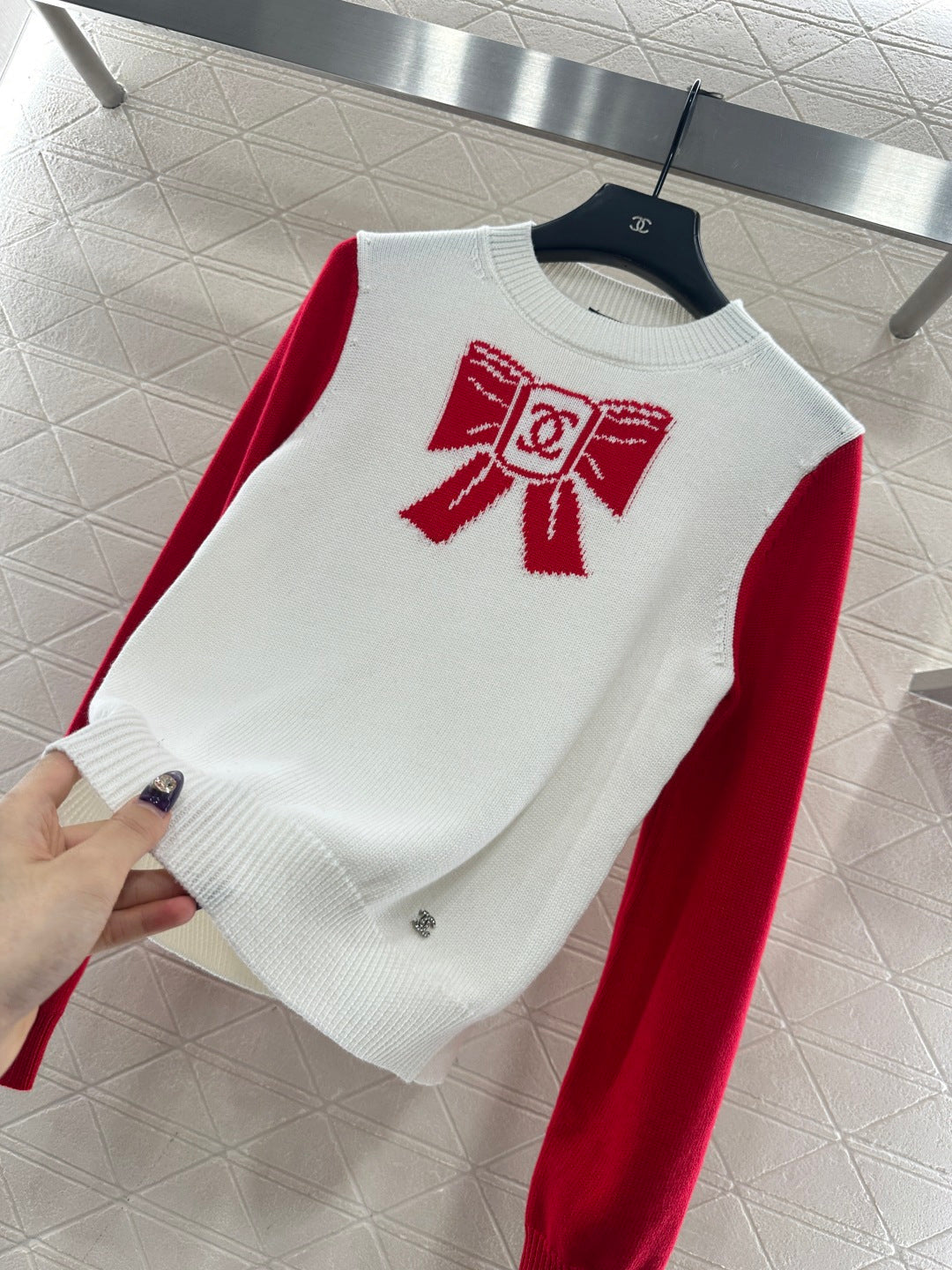 CHANEL 25S LONG-SLEEVE ROUND-NECK SWEATER 507