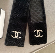 CHANEL 25S SCARF 120 IN FAUX FUR 876358