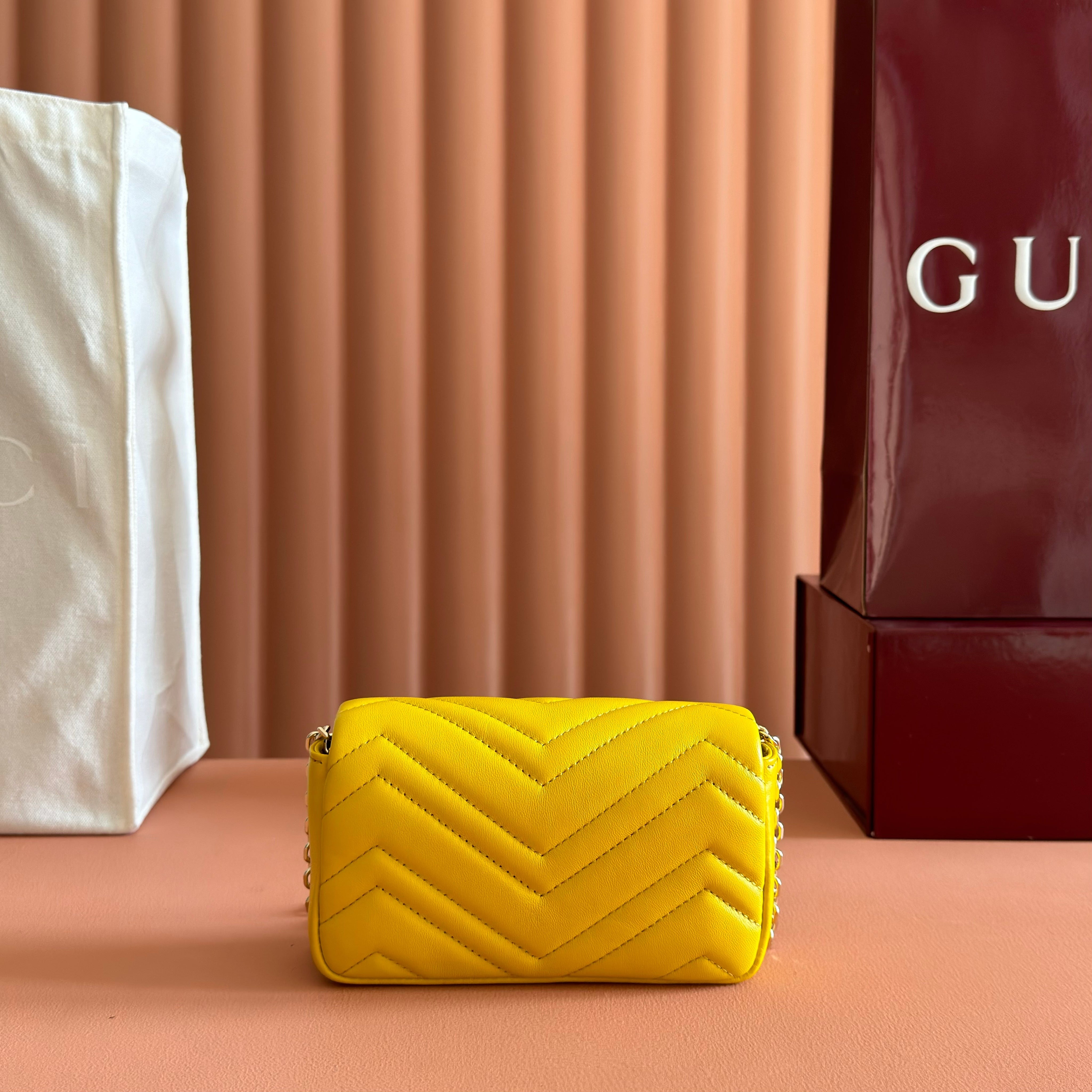 GUCCI 26S GG MARMONT BAG 16 IN YELLOW LAMBSKIN