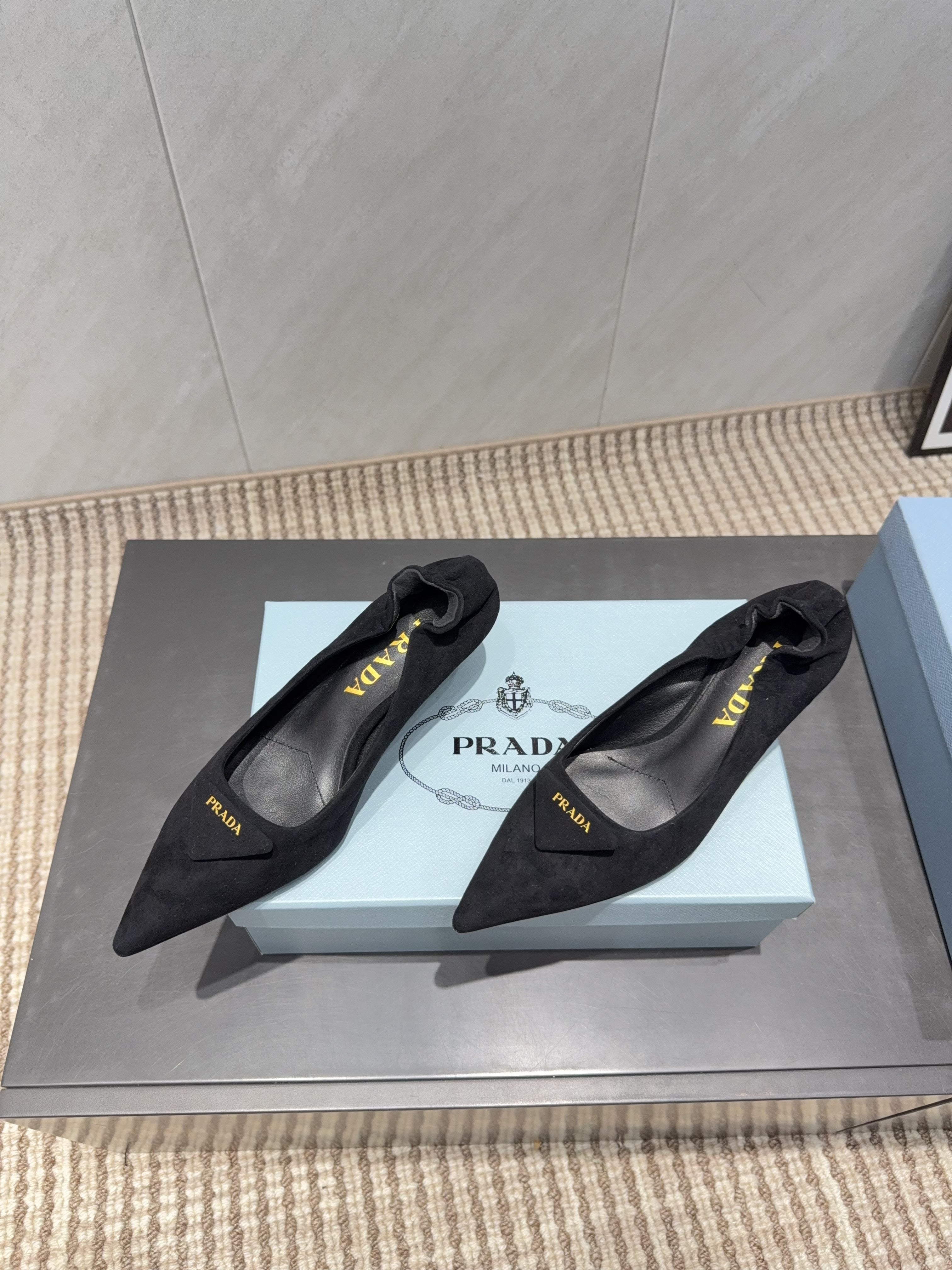 PRADA 26S PUMPS 55MM IN BLACK SUEDE WITH LOGO