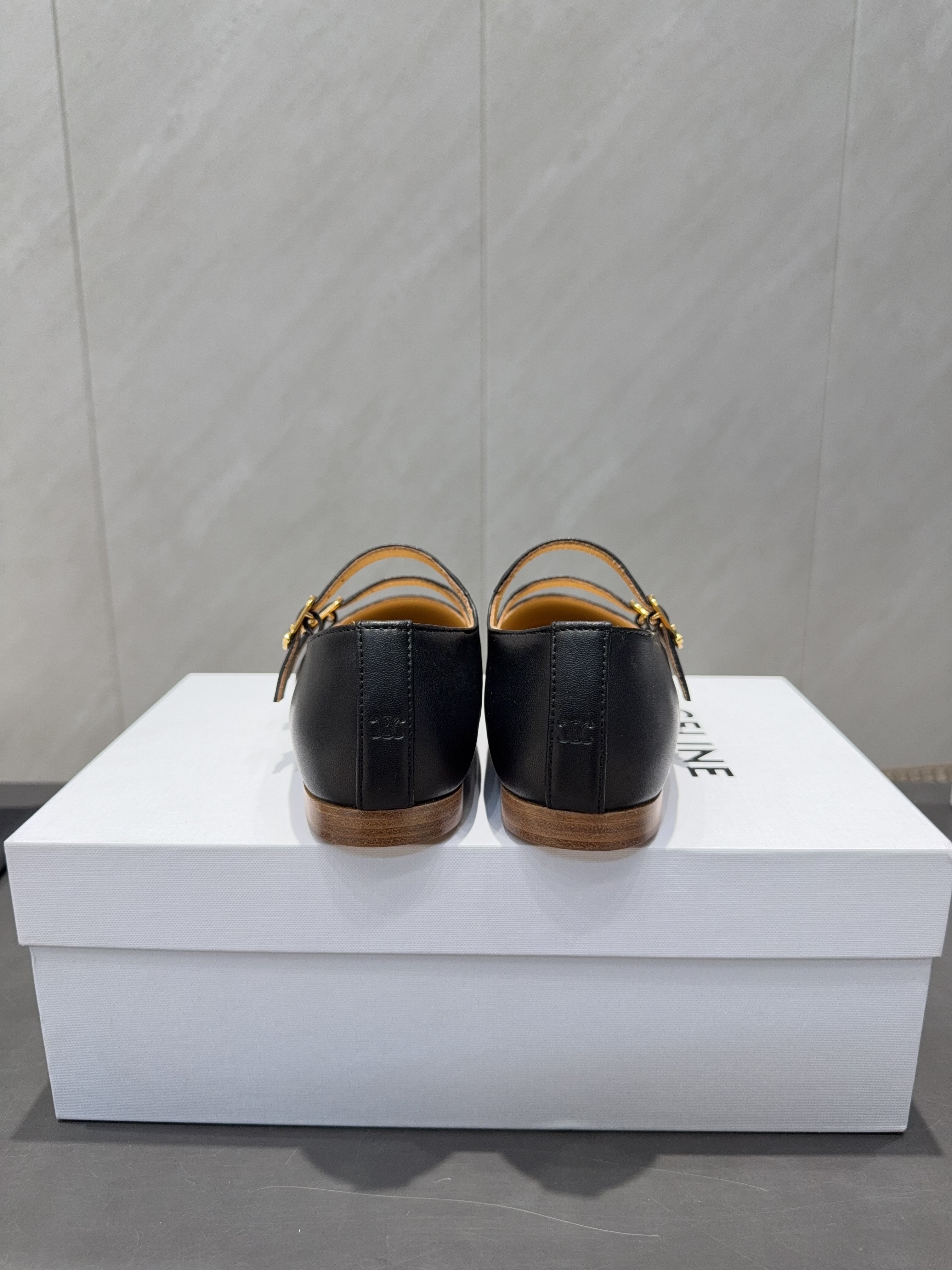CELINE 26S BALLET FLATS IN BLACK CALFSKIN