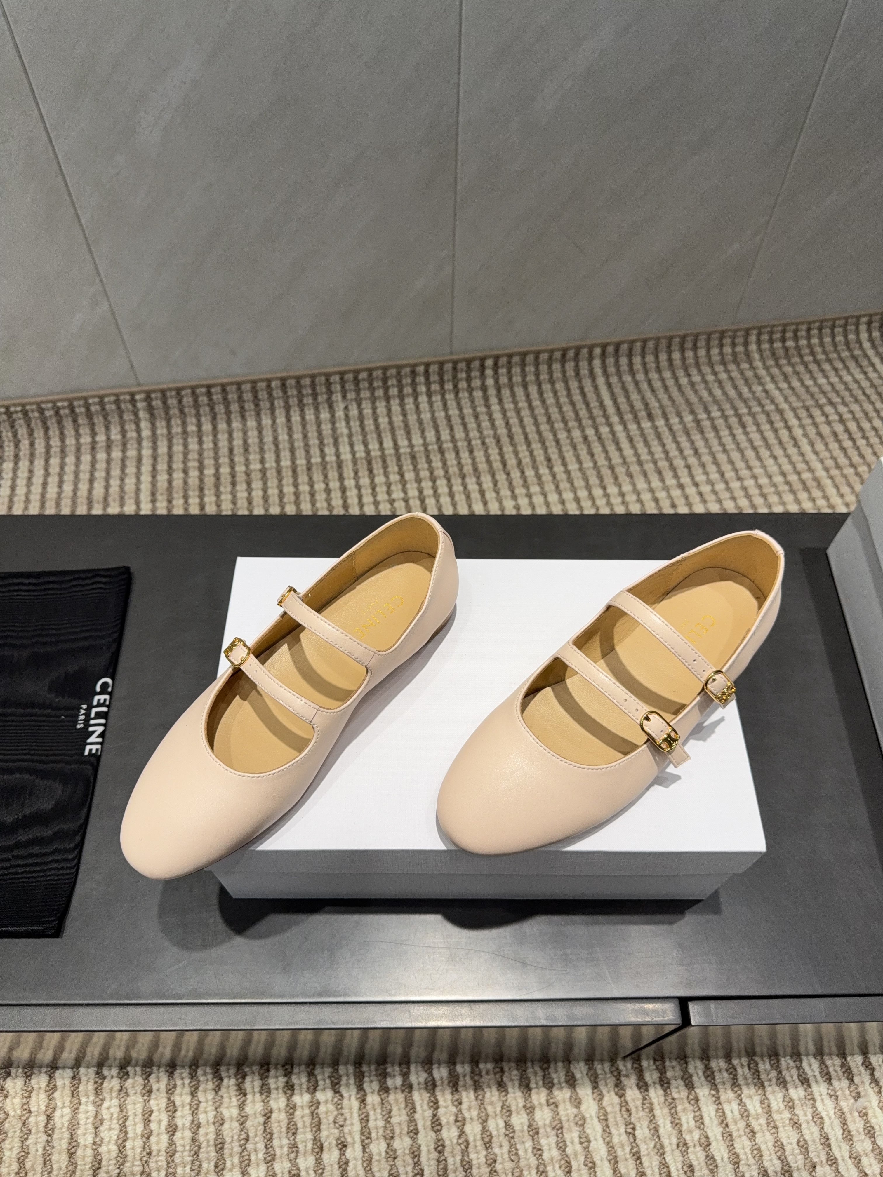 CELINE 26S BALLET FLATS IN BEIGE CALFSKIN